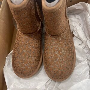 Ugg Girls Brand New in Box Size 4 Boots Tan and Gold